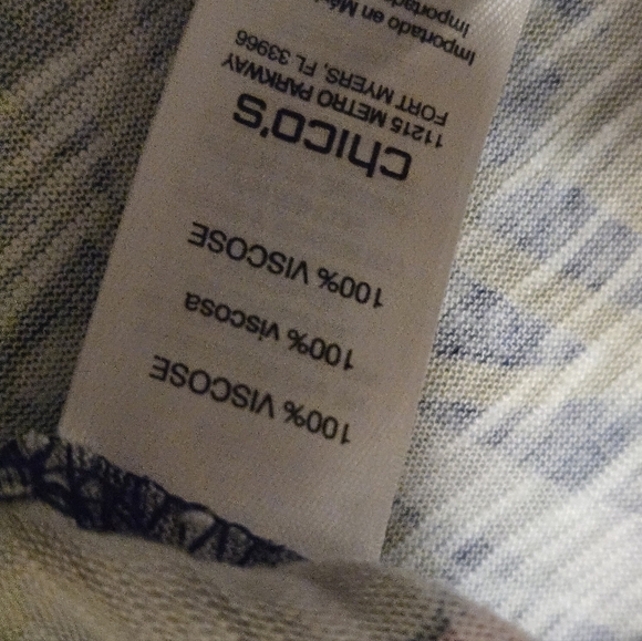 Chico' Size 1 (US 6) Peek-a-Boo Sleeb Top In Blue, Red, Green And White Print - Picture 6 of 6